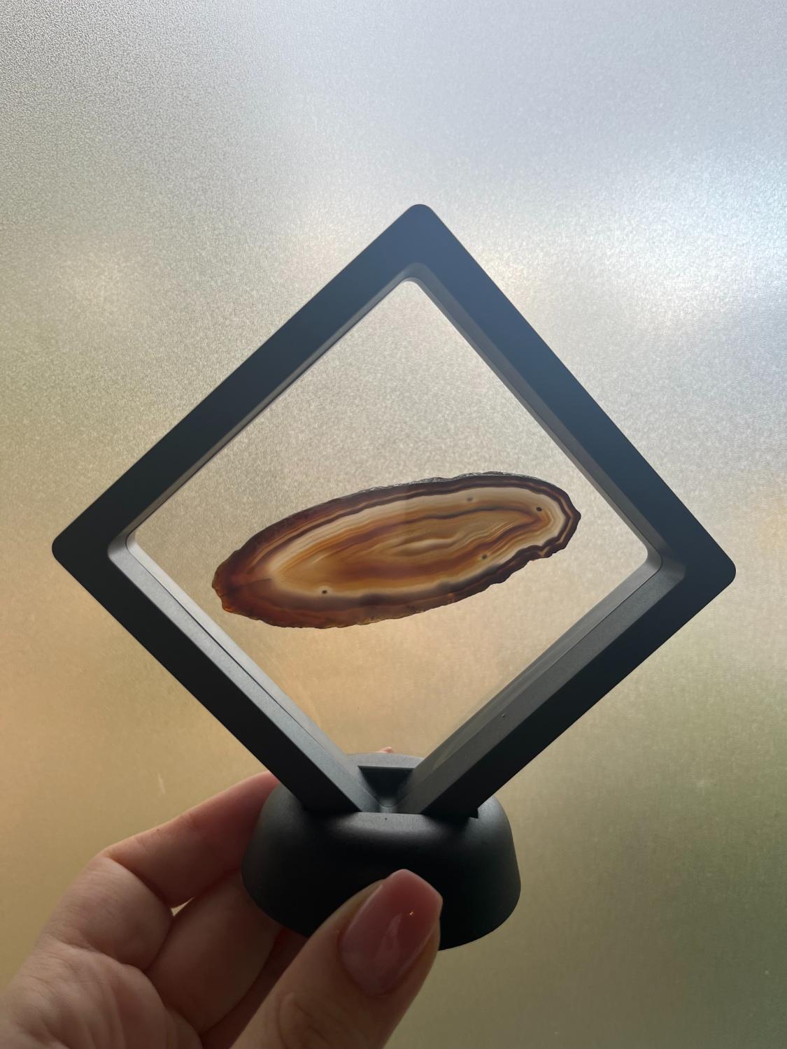 Edelsteen Display Frame